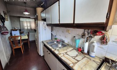 Venta casa 4 ambientes con cochera en Wilde