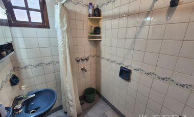 Venta casa 4 ambientes con cochera en Wilde