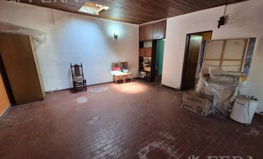Venta casa 4 ambientes con cochera en Wilde