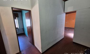 Venta casa 4 ambientes con cochera en Wilde