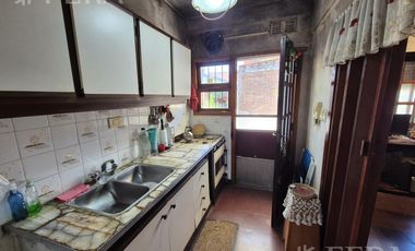 Venta casa 4 ambientes con cochera en Wilde