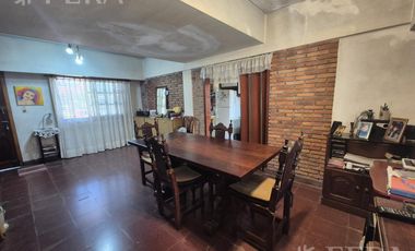Venta casa 4 ambientes con cochera en Wilde