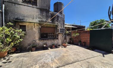 Venta casa 4 ambientes con cochera en Wilde