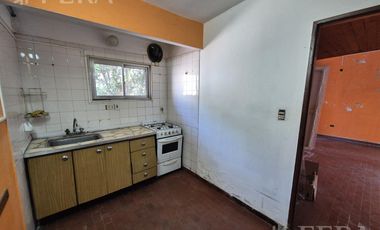 Venta casa 4 ambientes con cochera en Wilde