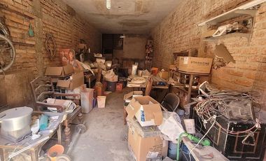 Terreno en venta en Lomas del Cuatro | 237 m² con construcción en obra gris