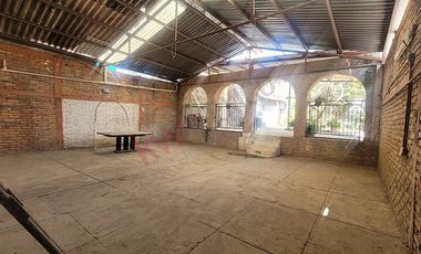 Terreno en venta en Lomas del Cuatro | 237 m² con construcción en obra gris