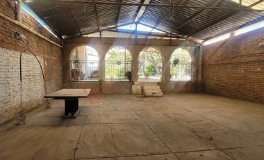 Terreno en venta en Lomas del Cuatro | 237 m² con construcción en obra gris