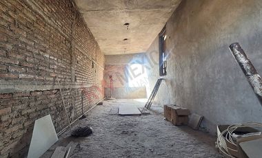 Terreno en venta en Lomas del Cuatro | 237 m² con construcción en obra gris