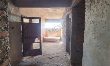 Terreno en venta en Lomas del Cuatro | 237 m² con construcción en obra gris