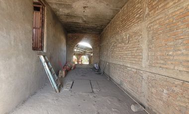 Terreno en venta en Lomas del Cuatro | 237 m² con construcción en obra gris