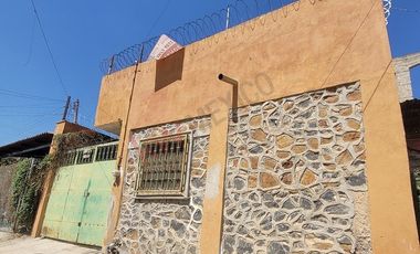 Terreno en venta en Lomas del Cuatro | 237 m² con construcción en obra gris