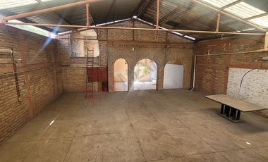 Terreno en venta en Lomas del Cuatro | 237 m² con construcción en obra gris