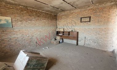 Terreno en venta en Lomas del Cuatro | 237 m² con construcción en obra gris