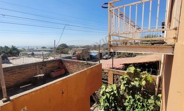 Terreno en venta en Lomas del Cuatro | 237 m² con construcción en obra gris