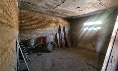 Terreno en venta en Lomas del Cuatro | 237 m² con construcción en obra gris