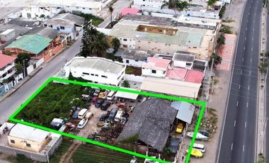 Venta de terreno 1.536 m2 diagonal a Supermaxi en Salinas