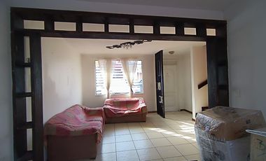 Mitad del Mundo, Casa en Conjunto San Eduardo, Vía a Calacalí