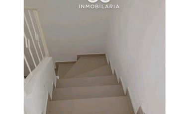 Se arrienda casa 2 pisos Barrio los robles