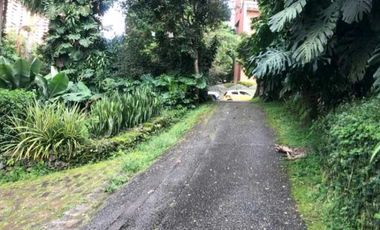 VENTA DE CASA LOTE CON PISCINA EN LA TRANSVERSAL INFERIOR, EL POBLADO.