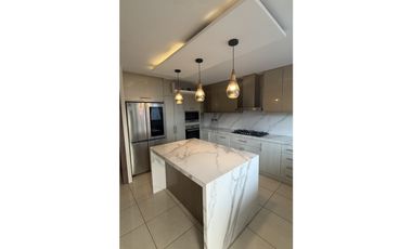 En venta casa en urbanizacion de lujo Manta