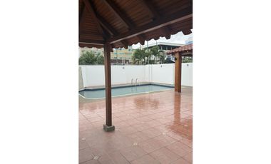 En venta casa en urbanizacion de lujo Manta