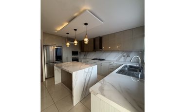 En venta casa en urbanizacion de lujo Manta