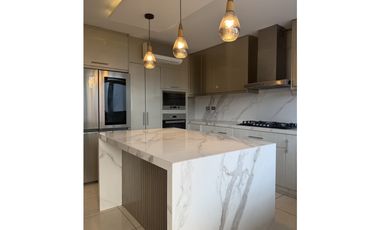 En venta casa en urbanizacion de lujo Manta