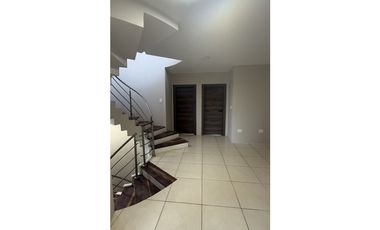 En venta casa en urbanizacion de lujo Manta