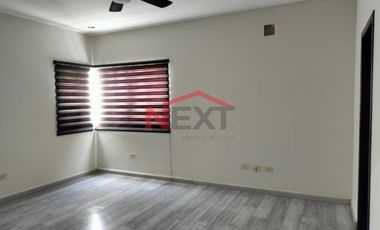 Casa en venta frente a parque en Privanzas del Campestre