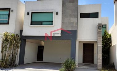 Casa en venta frente a parque en Privanzas del Campestre