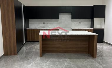 Venta Casa con 4 recamaras, una en planta baja y cocina integral incluida, Las Huertas Residencial, Arteaga