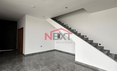 Venta Casa con 4 recamaras, una en planta baja y cocina integral incluida, Las Huertas Residencial, Arteaga