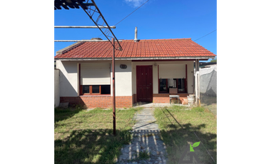 2 CASAS Calle 25 e/ 30 y 32