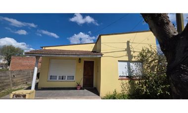 Se vende linda casa de 3 amb en Otamendi