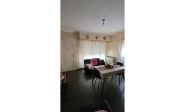 Se vende linda casa de 3 amb en Otamendi