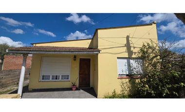 Se vende linda casa de 3 amb en Otamendi