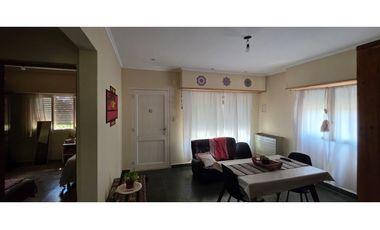 Se vende linda casa de 3 amb en Otamendi