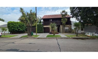 Se vende Chalet en 2 plantas - excelente zona