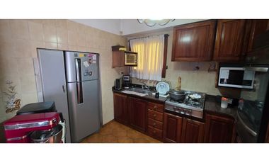 Se vende Chalet de 6 amb más lote lindero con quincho