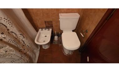 Se vende Chalet de 6 amb más lote lindero con quincho