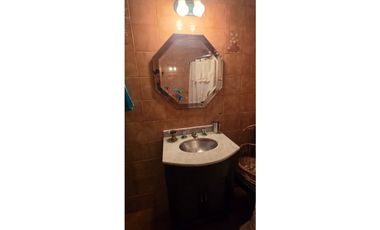 Se vende Chalet de 6 amb más lote lindero con quincho