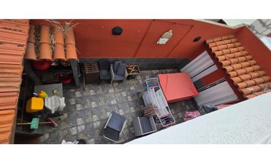 Se vende Chalet de 6 amb más lote lindero con quincho