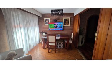 Se vende Chalet de 6 amb más lote lindero con quincho