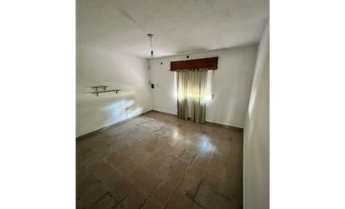 Se vende Casa en Maria Grande sobre Av. Argentina