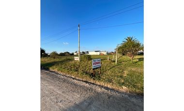 Se vende lote en Maria Grande sobre calle Paraná
