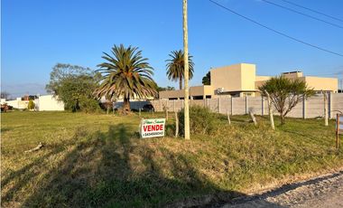 Se vende lote en Maria Grande sobre calle Paraná