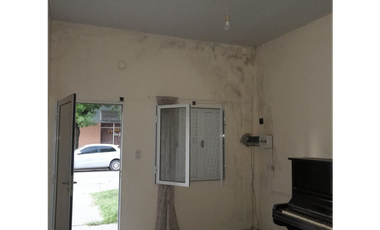 Se vende casa en Viale a Remodelar, sobre calle 9 de julio