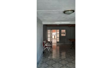 SE VENDE CASA CON LOCAL EN MARIA GRANDE
