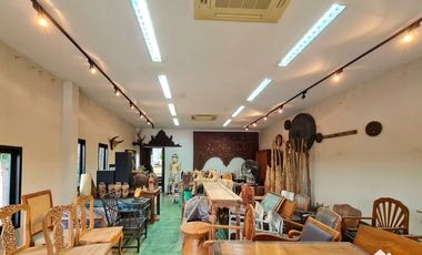 House And Separate Showroom On A Main Road In A Tourist Area