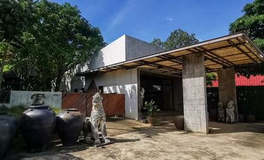 House And Separate Showroom On A Main Road In A Tourist Area